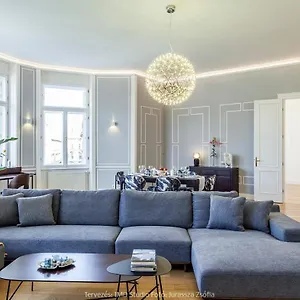 Walking Street Luxurious Huge Apartment Budapest